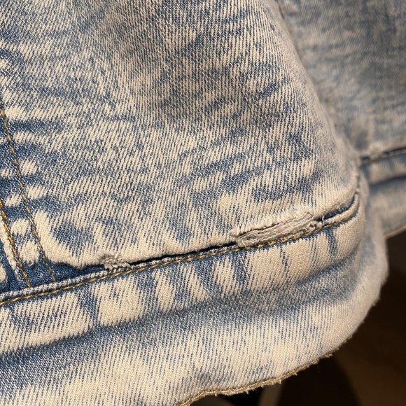 Levi’s girls jacket (pre owned) - Picture 7 of 7